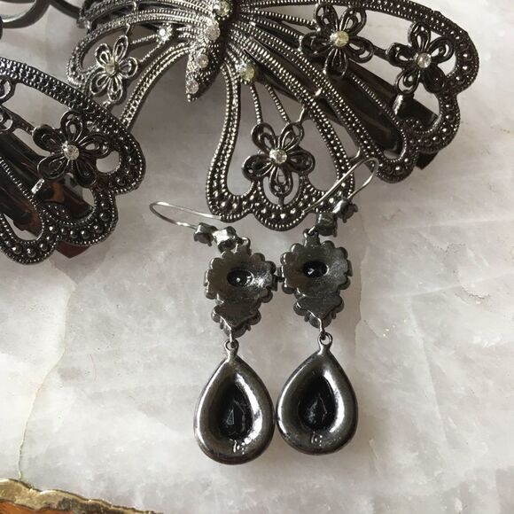 BLACK DROP on aged Silver Dangle Earrings! - Picture 6 of 8